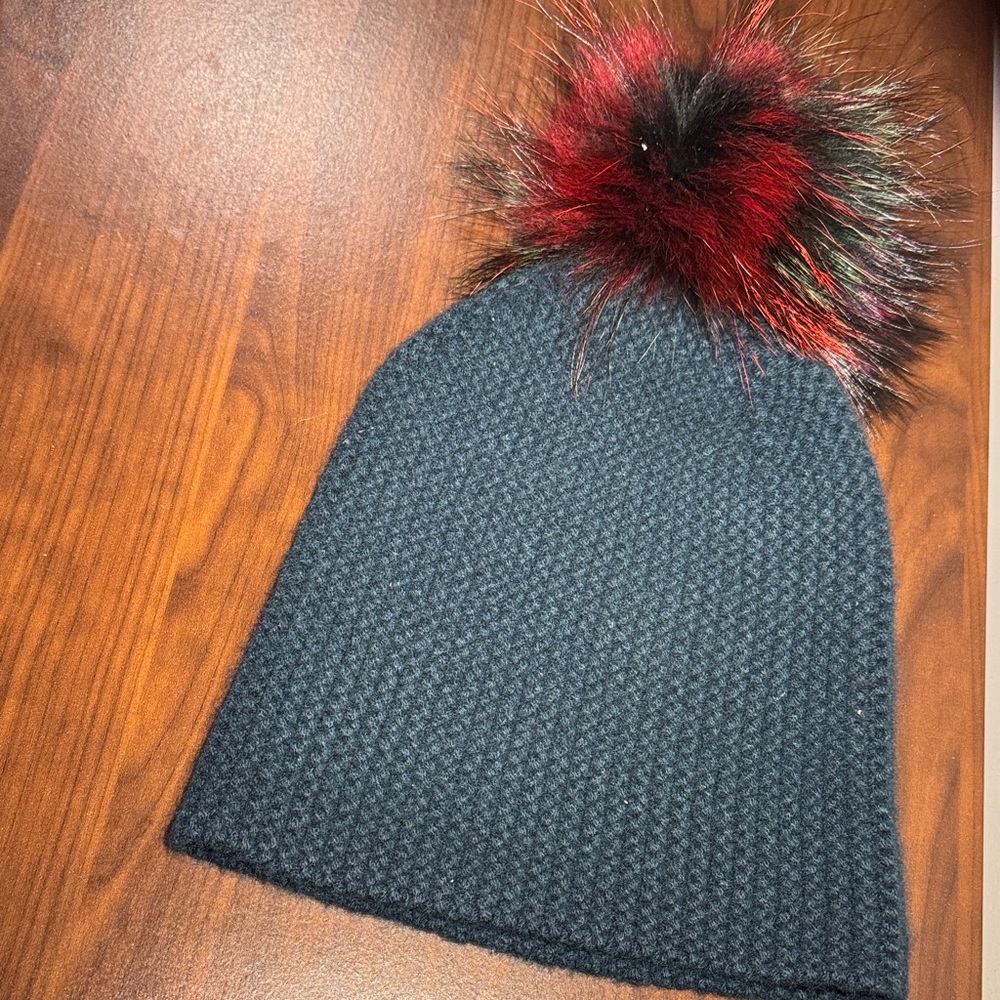 NWT Autumn Cashmere Forest green100% cashmere Beanie with Multicolor Pom-Pom